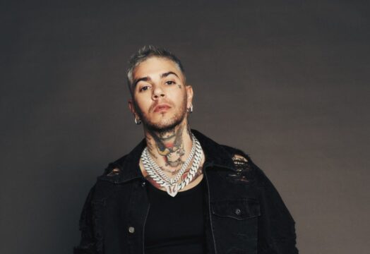 Ultim’ora: Emis Killa si ritira da Sanremo, indagato per associazione a delinquere