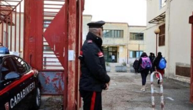 Fu picchiata dei genitori dei suoi alunni: arrestata la professoressa che abusò sessualmente dei ragazzi