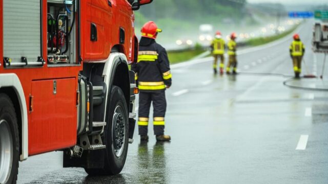 Un’auto travolge un’altra auto ferma in corsia: 2 morti e 2 feriti