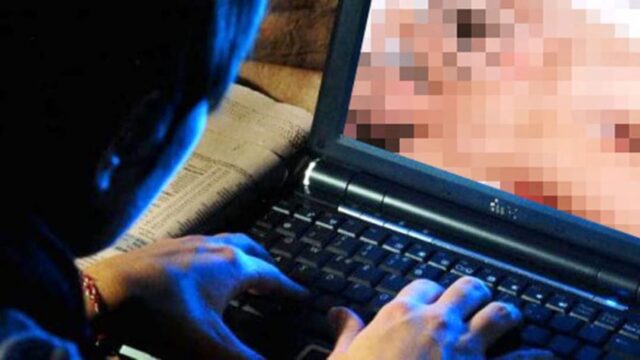 Si lascia annegare in vasca dopo esser stato condannato per materiale pedopornografico