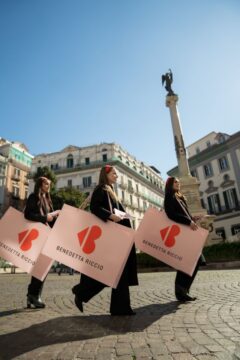 Benedetta Riccio celebra l’inaugurazione del suo primo store monomarca nel cuore di Napoli, dove seguire corsi, acquistare prodotti e regalarsi un favoloso make up