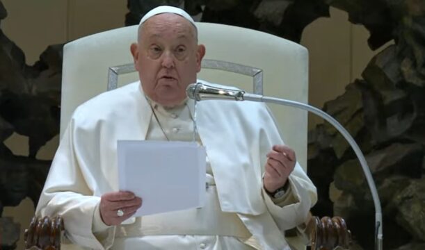 Il Vaticano sulla salute di Papa Francesco: “Condizioni critiche. Non è fuori pericolo”