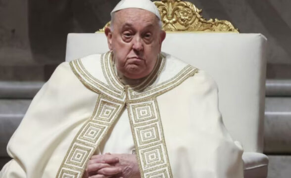 Papa Francesco e l’insufficienza renale: condizioni stabili ma critiche