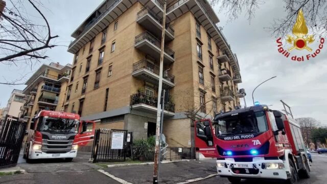 Incendio in casa: morta la madre e gravemente intossicata la figlia