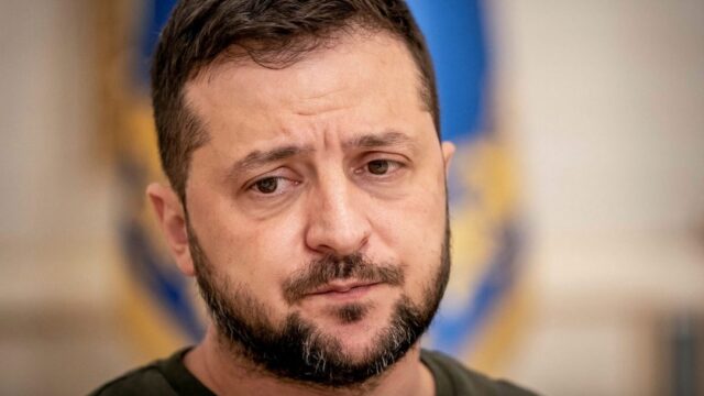 Zelensky è pronto a dimettersi purché l’Ucraina entri nella Nato: “Farò di tutto per la pace in Ucraina”