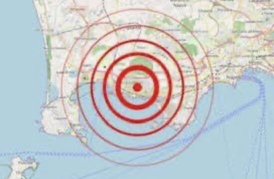 Ultim’ora, forte scossa di terremoto a Napoli: ansia e paura sui social