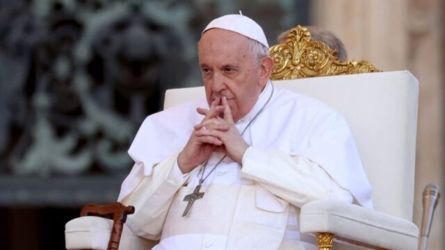 Nuovo bollettino sulle condizioni di Papa Francesco: “Notte passata tranquilla: continuano i miglioramenti”