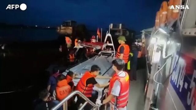 Battello turistico si ribalta causa tempesta: oltre 30 morti, molti bambini