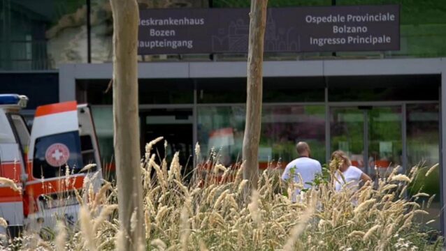 Si arrampica sul termosifone e cade dalla finestra: bimbo di 3 anni precipita dal terzo piano