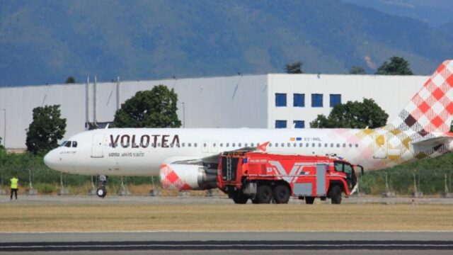 Aereo Volotea costretto ad atterraggio di emergenza, grave guasto al motore