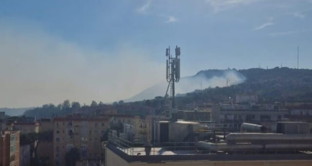 Grosso incendio a Napoli: fumo e cenere tra Vomero e Arenella