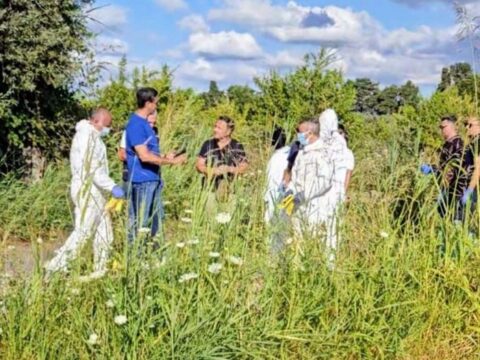 Trovato un cadavere in decomposizione in una buca: fermato il figlio per omicidio