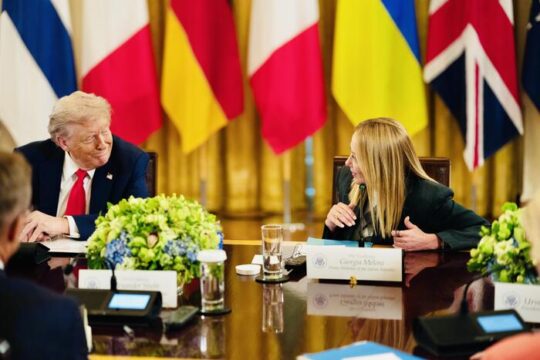 “Non voglio mai parlare con la stampa italiana”: la frase fuori onda di Meloni nel vertice con Trump