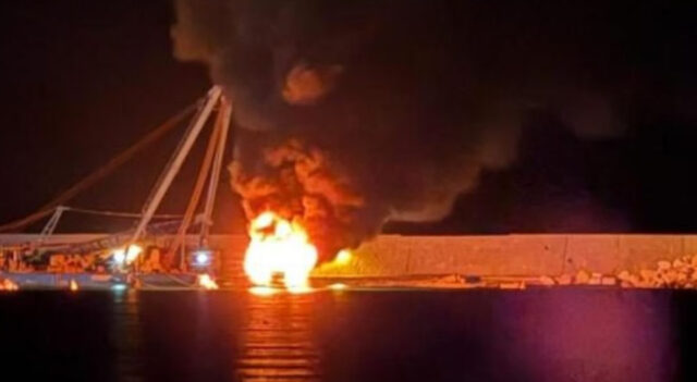 Incendio distrugge yacht: si ipotizza un corto circuito a bordo