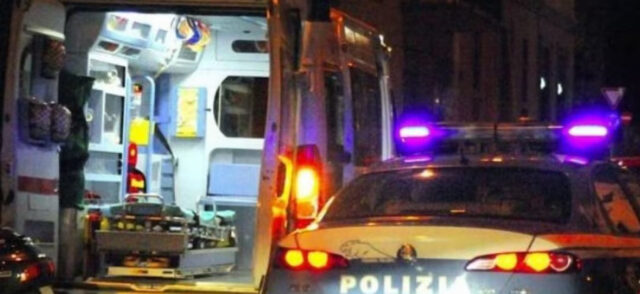 Balla ubriaca in autostrada e aggredisce un medico: arrestata