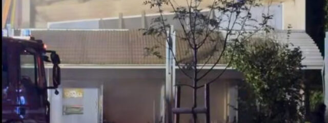 Incendio al Viper Theatre, crolla il tetto: “Fumi potenzialmente nocivi, tenete le finestre chiuse”