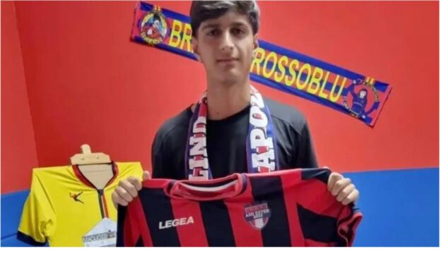 Il calciatore Cristian Sorrentino morto a 18 anni dopo un incidente stradale: lutto per tutta la comunità