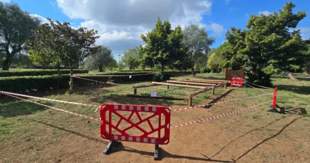 Morto dopo giorni di agonia il bimbo di 4 anni ferito al parco giochi: era stato schiacciato da una trave