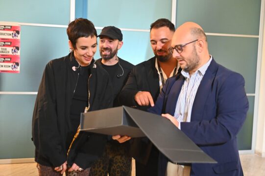 Bolgia di “Cuoricini” per l’ultima tappa del Settembre Rendese: i Coma Cose chiudono in grande stile la 60ª edizione