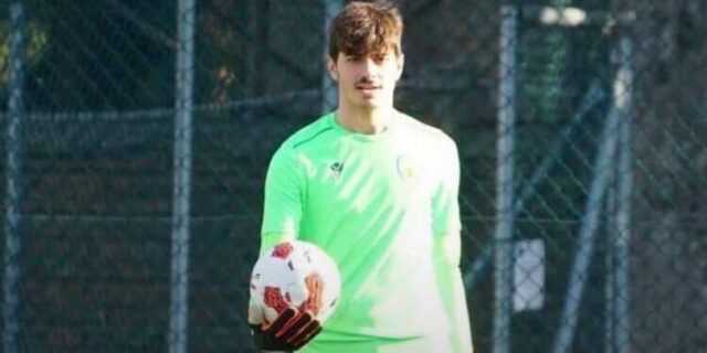 Aggressione shock: baby gang massacra a calci e pugni un portiere di 19 anni