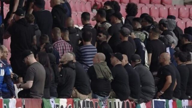 Italia-Israele, i tifosi azzurri si voltano durante l’inno