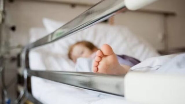 Bambino preso a bastonate al suo compleanno: denunciati 3 bambini