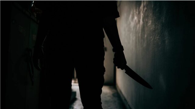 Due uomini pestati e accoltellati nella notte: si cercano gli aggressori
