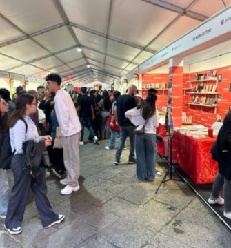 Campania Libri Festival: De Nigris Editore con i suoi brand stand 54 e le donne al centro del piano editoriale 2025/2026
