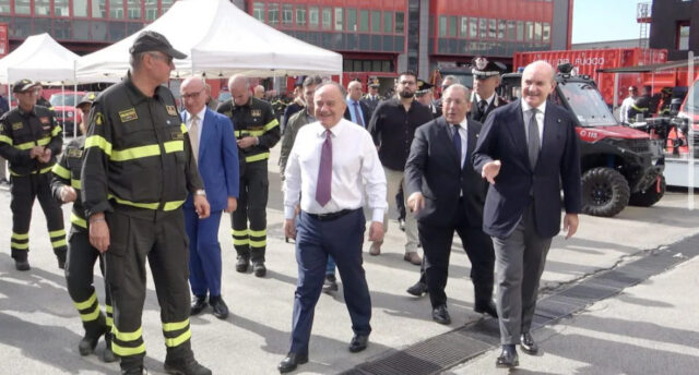 Nuove attrezzature per i Vigili del Fuoco di Napoli: droni e tecnologie per emergenze e indagini
