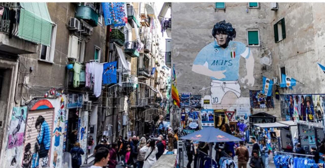 Riapre Largo Maradona a Napoli: intesa tra Comune e negozianti per la valorizzazione del murale