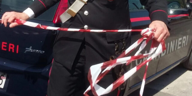 Costruisce una villa abusiva con piscina su terreno comunale: denunciata 38enne