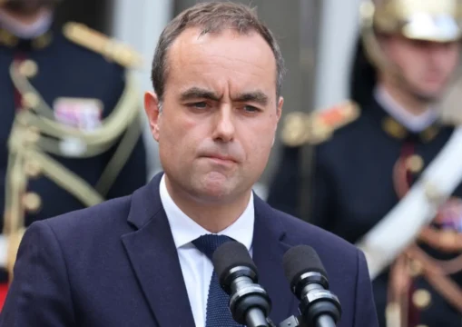 Caos politico in Francia, il premier Lecornu si dimette: è il mandato più breve della Quinta Repubblica