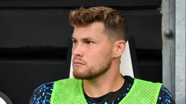 Incidente per il portiere dell’Inter Josep Martínez: impatto con una carrozzina elettrica, morto un 81enne