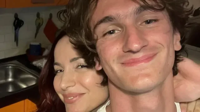 Grave lutto per la conduttrice Andrea Delogu: è morto il fratello minore Evan, aveva solo 18 anni