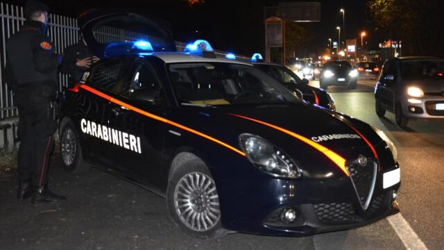 Spara e uccide la moglie in strada: arrestato 70enne pluripregiudicato