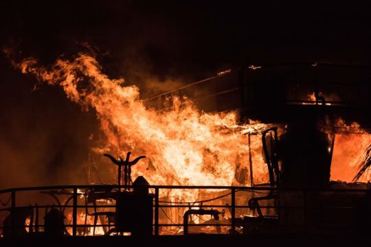 Incendio su una nave da crociera sul Nilo, salvi i 60 italiani a bordo