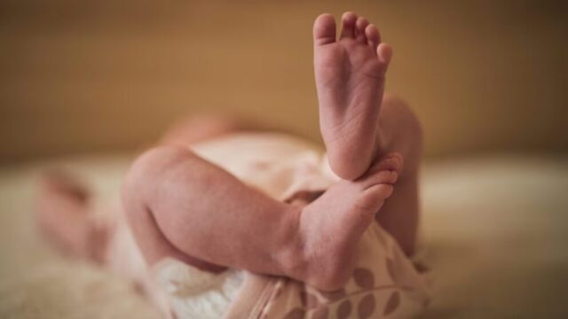 Neonata morta dopo parto in casa: servono nuovi esami per chiarire le cause del decesso