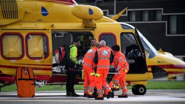 Pilota dell’Aeronautica accoltellato su una panchina: decine di fendenti a collo e addome