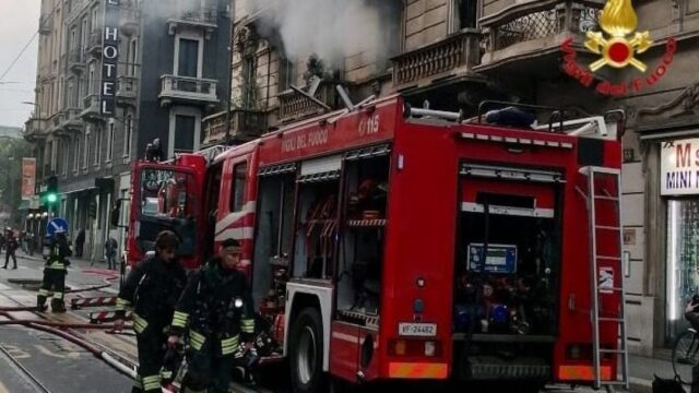 Scoppia incendio in un appartamento, ferita una donna intossicate 3 persone
