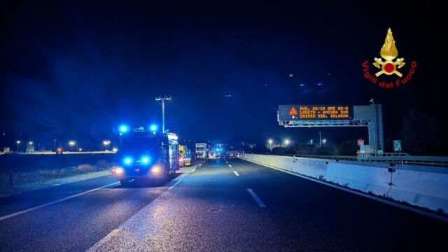 Paura in autostrada, due furgoni portavalori sono stati presi di mira da un commando armato