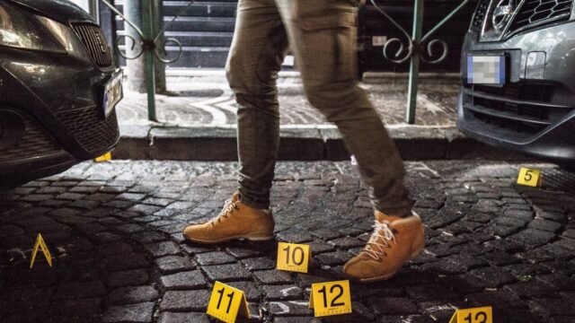 “Feriti a colpi di pistola per aver difeso una ragazza in una lite, papà ha rischiato di morire” arrestato l’aggressore