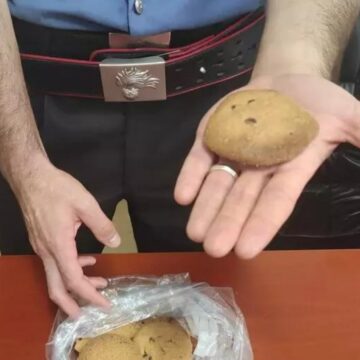 Bimbo di 4 anni si sente male dopo aver mangiato biscotti preparati dallo zio, erano alla cannabis