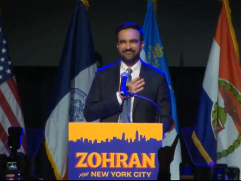 Il nuovo sindaco musulmano di New York sfida la Casa Bianca: “Fermeremo Trump. È un despota, so che mi stai ascoltando”