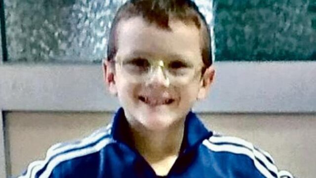 Il biglietto al papà del piccolo ucciso dalla mamma il giorno prima di morire: “Papà ti voglio un bene del mondo”