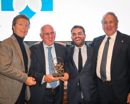 LE MANI DI NAPOLI, SAXIFRAGA 2025:   PREMIATO PAOLO ASCIERTO. TRIBUTO IN MEMORIA DI FRANCO DI MARE