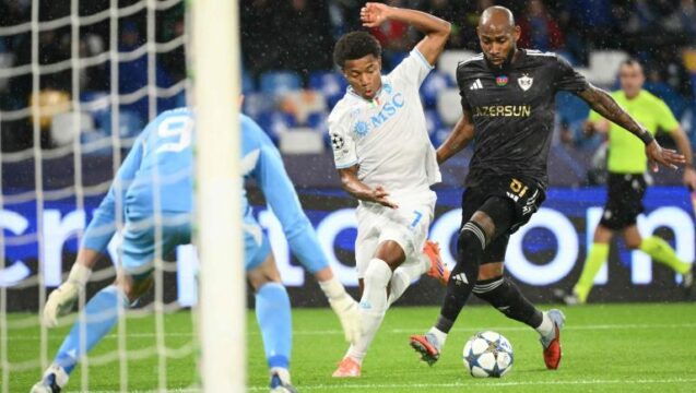 Napoli-Qarabag 2-0: gli azzurri tornano a correre, McTominay e Neres decisivi