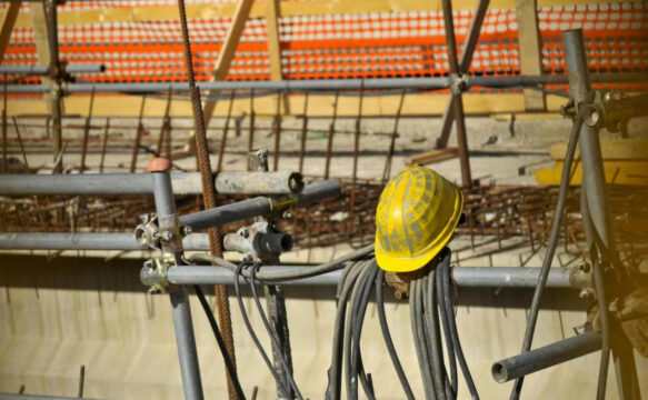 Precipita da un silos a 10 metri d’altezza, operaio di 47 anni muore sul colpo