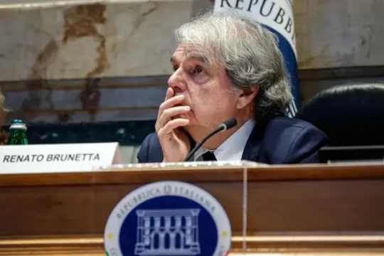Aumenti di stipendio per Brunetta e per il CNEL, dure le opposizioni: “La casta si autoprotegge e i cittadini stringono la cinghia”