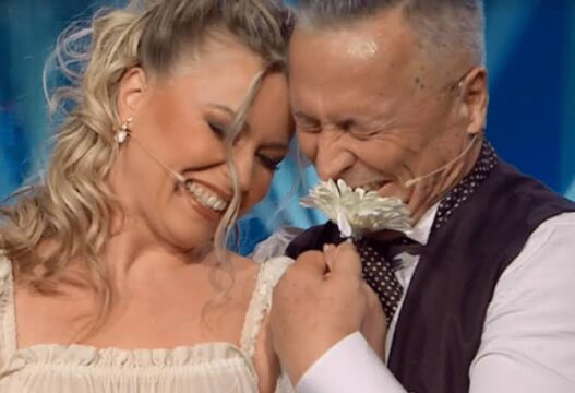 Paolo Belli si commuove parlando della moglie e della sua malattia:”Non potevo fare nulla per lei, mi sentivo impotente “