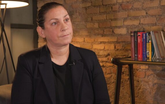 Rapporti sessuali con minorenni, assolta la prof Daniela Casulli: “Sono stata con diversi. Ero attratta dal loro sguardo”